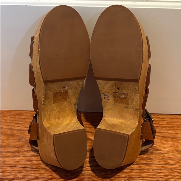 Madewell The Sigrid Strappy Clog Sandals in English Saddle - Picture 6 of 16